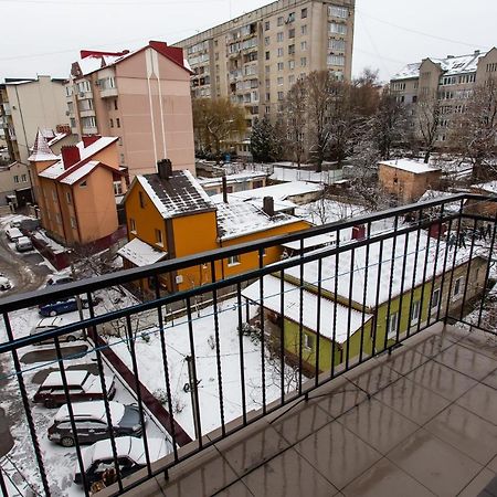 Подобово В Центрі Поряд Жд Ternópil Exterior foto